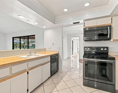 10843 Harborside Drive - Photo Thumbnail 16