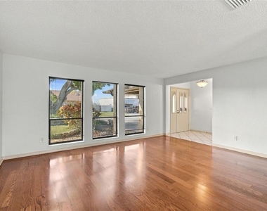 10843 Harborside Drive - Photo Thumbnail 9
