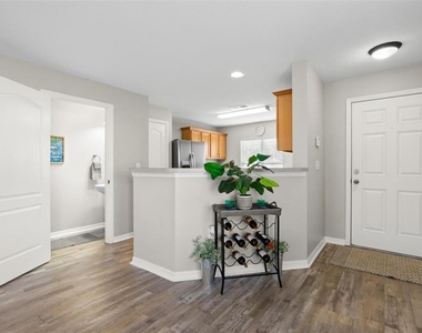 10924 Johanna Avenue - Photo Thumbnail 5