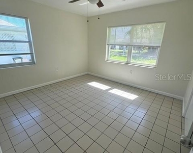 10369 106th Terrace - Photo Thumbnail 5