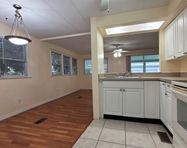 8082 Fairlane Avenue - Photo Thumbnail 4