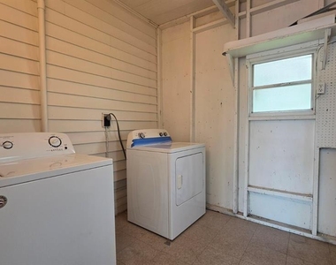 8082 Fairlane Avenue - Photo Thumbnail 12