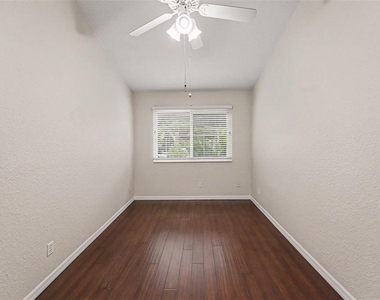 3409 Fox Hunt Drive - Photo Thumbnail 18