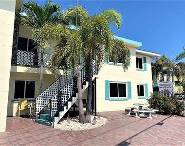 17688 Gulf Boulevard - Photo Thumbnail 10