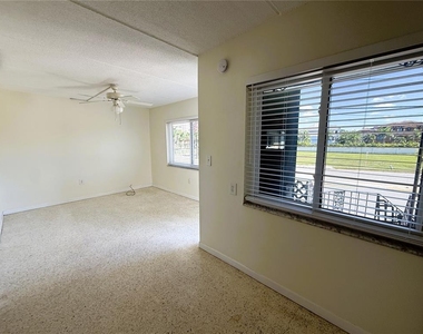 17688 Gulf Boulevard - Photo Thumbnail 3