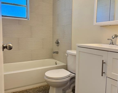 4423 W Varn Avenue - Photo Thumbnail 12