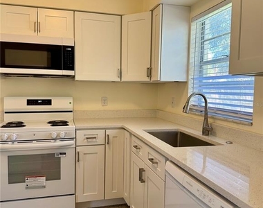 4423 W Varn Avenue - Photo Thumbnail 9