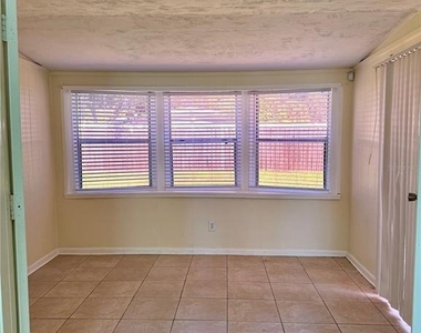 4423 W Varn Avenue - Photo Thumbnail 8
