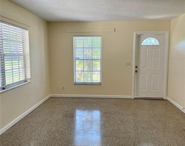 4423 W Varn Avenue - Photo Thumbnail 1