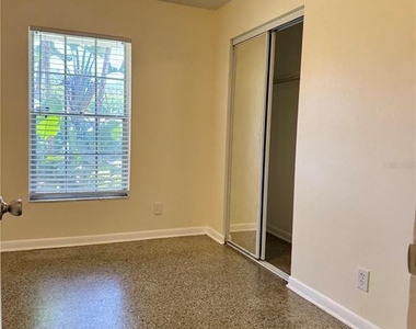 4423 W Varn Avenue - Photo Thumbnail 5