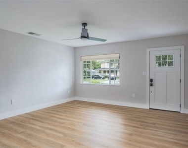 502 N Lincoln Avenue - Photo Thumbnail 6