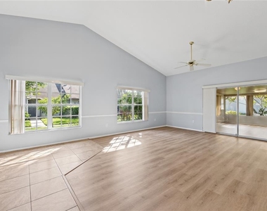 2366 Bentley Dr - Photo Thumbnail 9