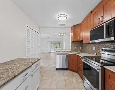 2366 Bentley Dr - Photo Thumbnail 13