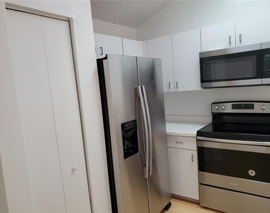 15215 Amberly Drive - Photo Thumbnail 6