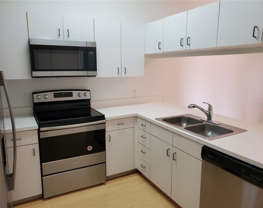 15215 Amberly Drive - Photo Thumbnail 5