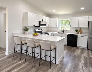 244 Tanager Avenue - Photo Thumbnail 2
