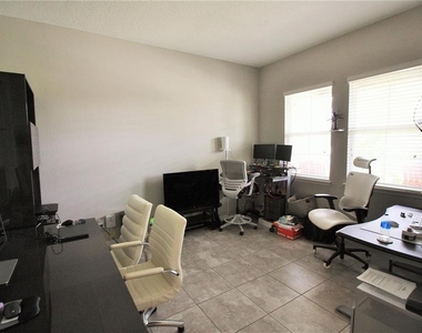 1813 Hawksbill Lane - Photo Thumbnail 7