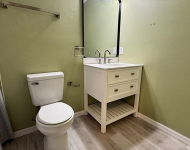 1811 Ne 29th Place - Photo Thumbnail 13