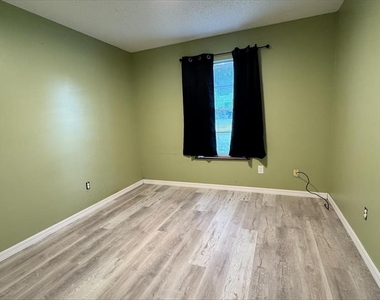 1811 Ne 29th Place - Photo Thumbnail 11