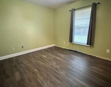 1811 Ne 29th Place - Photo Thumbnail 14