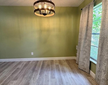 1811 Ne 29th Place - Photo Thumbnail 6