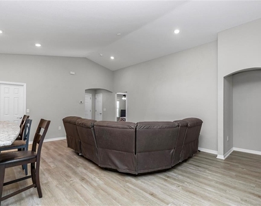 8968 Se 46th Terrace - Photo Thumbnail 15