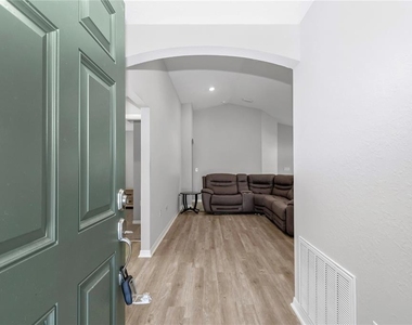 8968 Se 46th Terrace - Photo Thumbnail 3