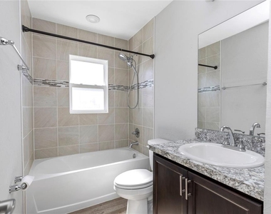 8968 Se 46th Terrace - Photo Thumbnail 9