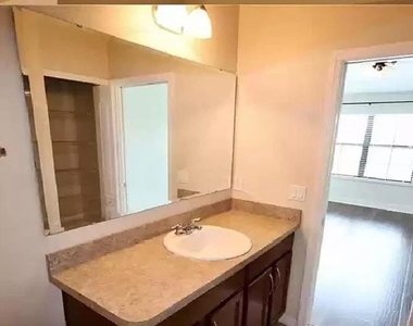 5441 Windsor Lake Circle - Photo Thumbnail 8