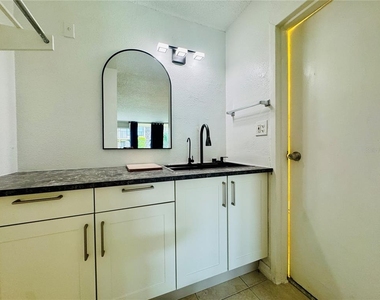 7900 S Orange Blossom Trail - Photo Thumbnail 11