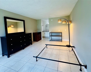 7900 S Orange Blossom Trail - Photo Thumbnail 9
