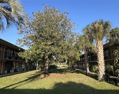7900 S Orange Blossom Trail - Photo Thumbnail 4