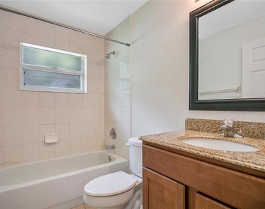 823 Douglass Avenue - Photo Thumbnail 12