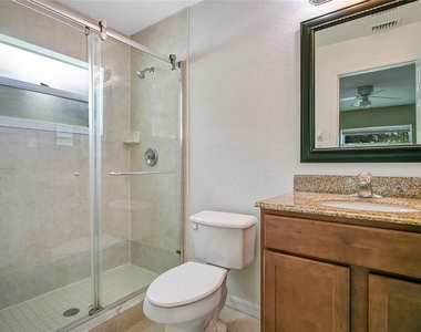 823 Douglass Avenue - Photo Thumbnail 9