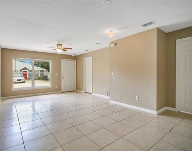 823 Douglass Avenue - Photo Thumbnail 4