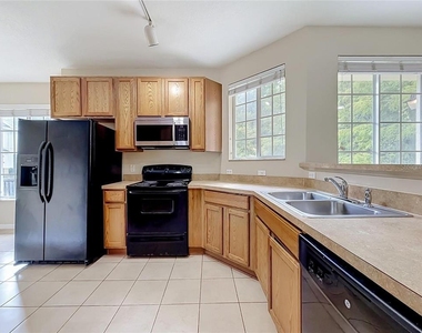 10703 Regent Square Drive - Photo Thumbnail 6