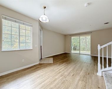 10703 Regent Square Drive - Photo Thumbnail 14
