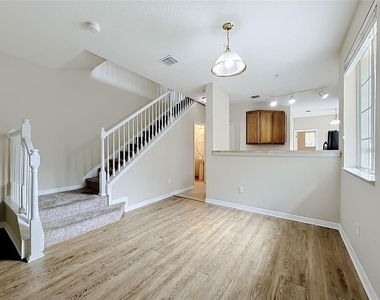 10703 Regent Square Drive - Photo Thumbnail 8