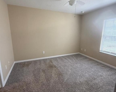 302 Belvedere Way - Photo Thumbnail 9
