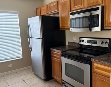 302 Belvedere Way - Photo Thumbnail 4
