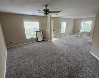 302 Belvedere Way - Photo Thumbnail 2