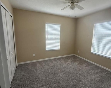 302 Belvedere Way - Photo Thumbnail 8