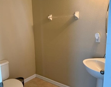 302 Belvedere Way - Photo Thumbnail 12