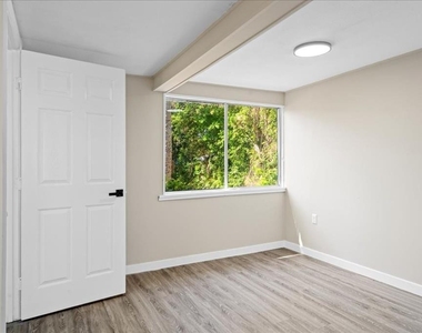 1576 S Washington Avenue - Photo Thumbnail 4