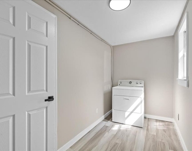 1576 S Washington Avenue - Photo Thumbnail 17