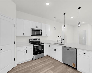 13592 Sw 40 Circle - Photo Thumbnail 6