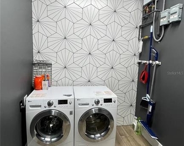 150 E Robinson Street - Photo Thumbnail 32