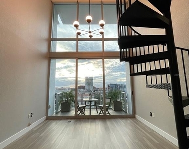 150 E Robinson Street - Photo Thumbnail 11