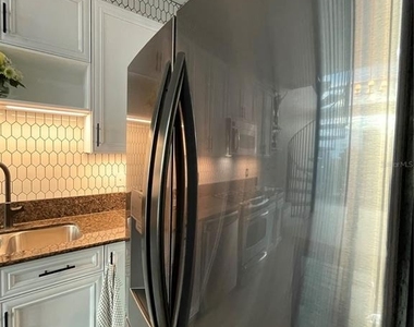 150 E Robinson Street - Photo Thumbnail 20