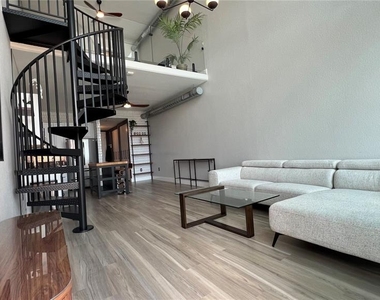 150 E Robinson Street - Photo Thumbnail 13